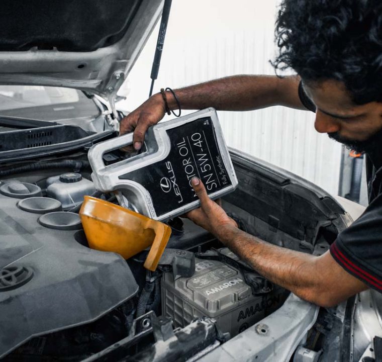 Car Oil Change Service in the UAE Car Oil Change Service in the UAE