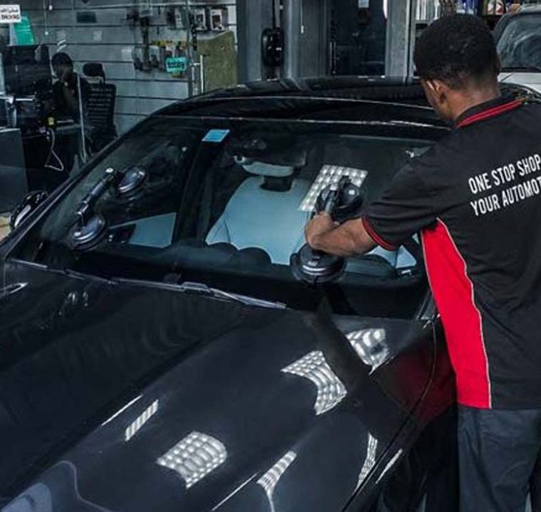 Car-Windscreen-Repair-577x717 Car-Windscreen-Repair-577x717